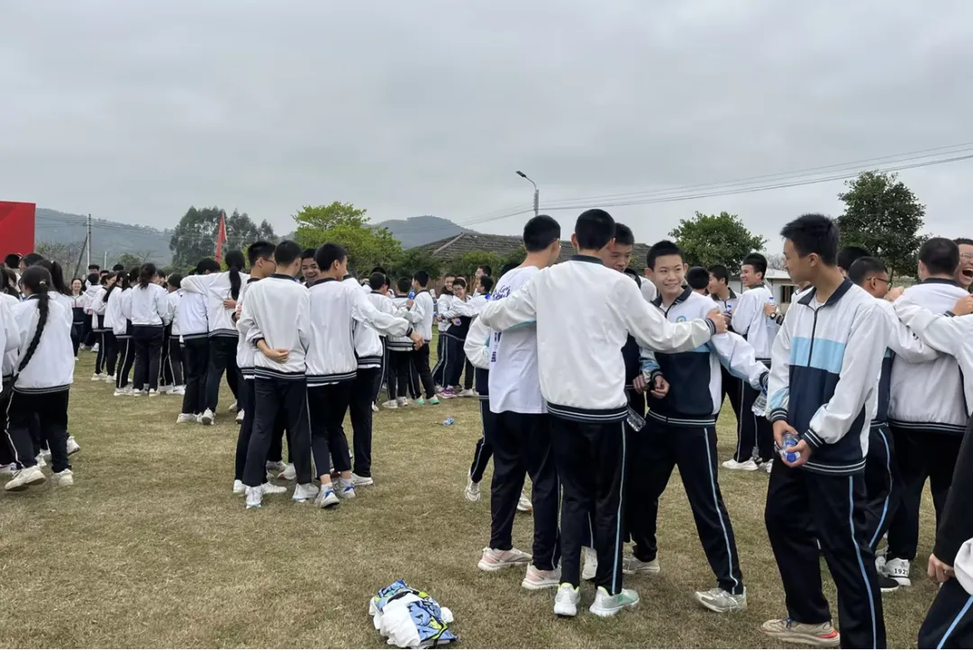 决战百日圆梦中考,龙行龘龘奔赴新征程——四基中学初三年级百日誓师大会 第2张