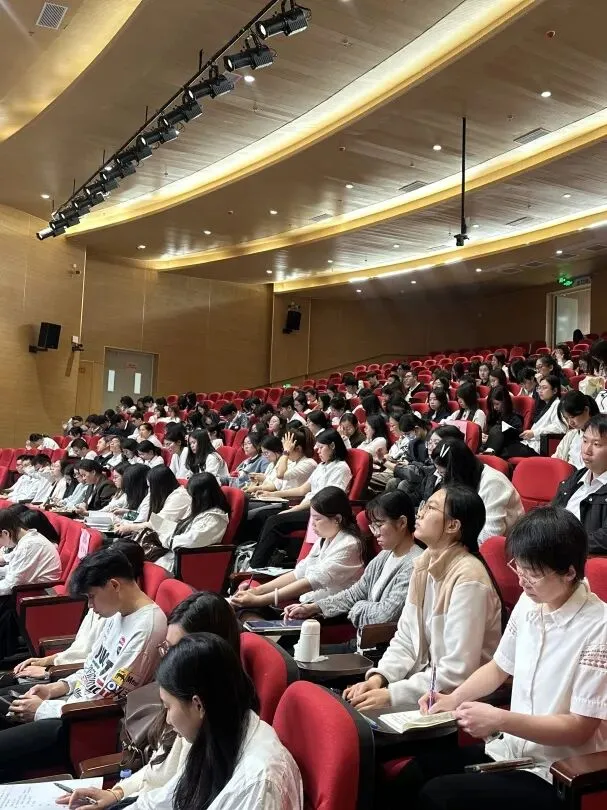 凝心聚力启新程,实干笃行迎中考!景贤实验学校新学期教职工大会擘画发展新蓝图 第7张