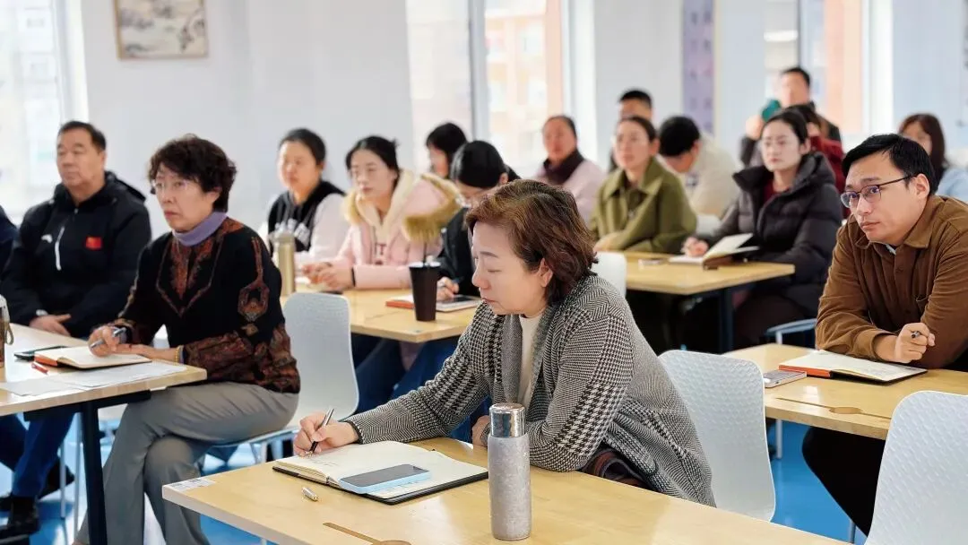 凝心聚力备中考 奋楫笃行向未来——九年级全体教师会纪实 第11张
