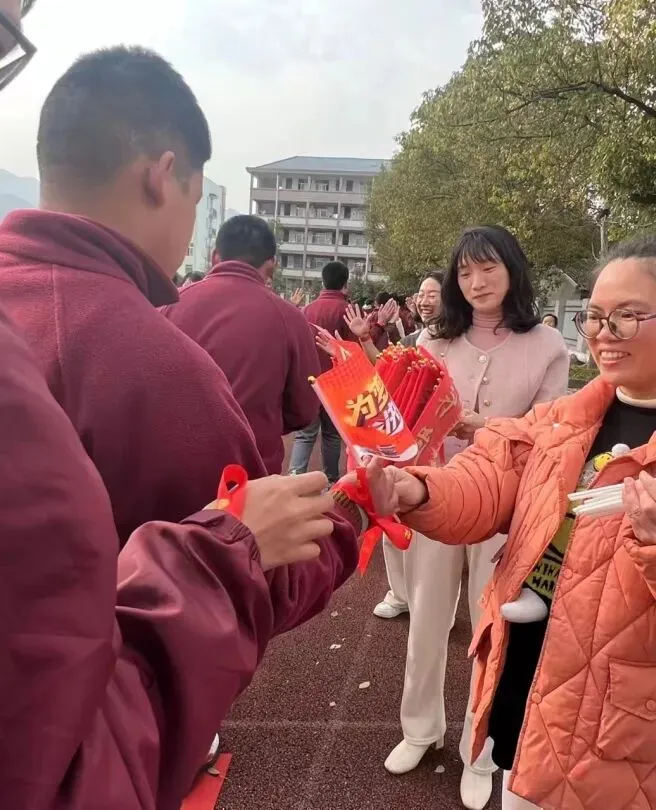 热辣滚烫战百日 飞驰人生赢中考 ——高桥中学九年级中考百日誓师大会-第17张图片-四季读书网