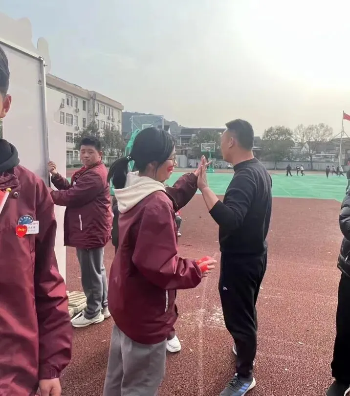 热辣滚烫战百日 飞驰人生赢中考 ——高桥中学九年级中考百日誓师大会-第18张图片-四季读书网
