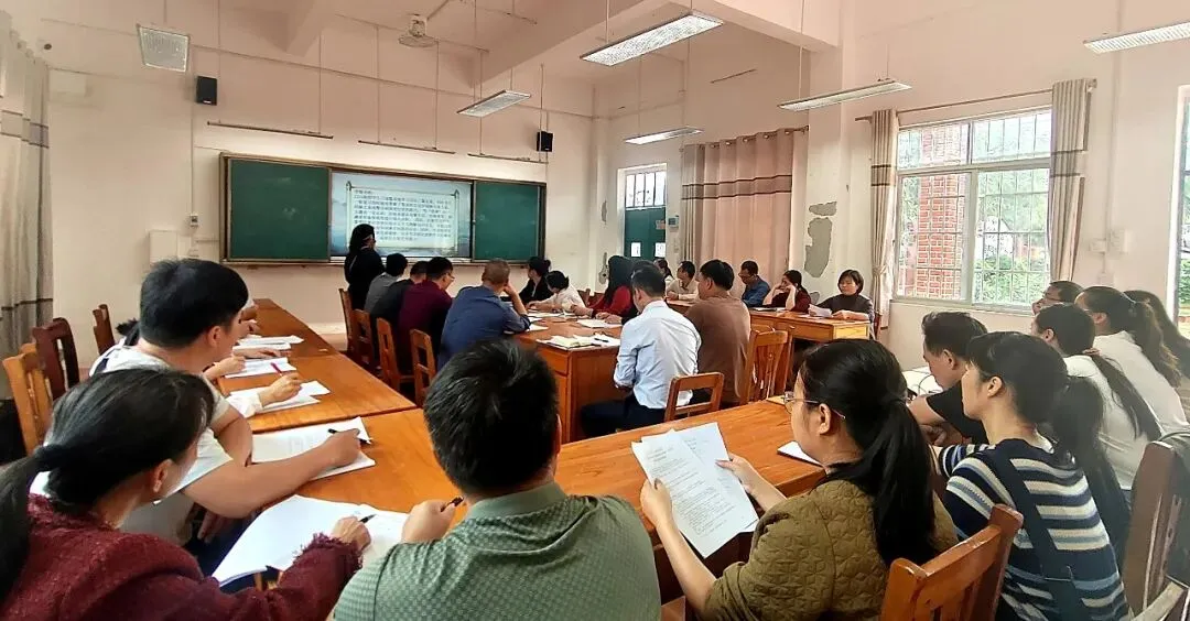 深耕共研谋良策 凝心聚力备中考——沙河中学开展九年级语文集体备课活动 第4张 深耕共研谋良策 凝心聚力备中考——沙河中学开展九年级语文集体备课活动 第4张