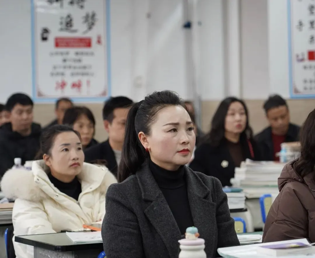 家校同心暖相伴 蓄力冲刺赴中考——铜仁市宏雅实验中学九年级家长会圆满落幕 第7张