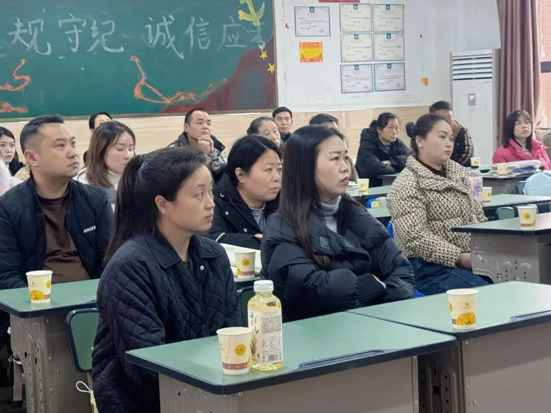 家校同心暖相伴 蓄力冲刺赴中考——铜仁市宏雅实验中学九年级家长会圆满落幕 第12张