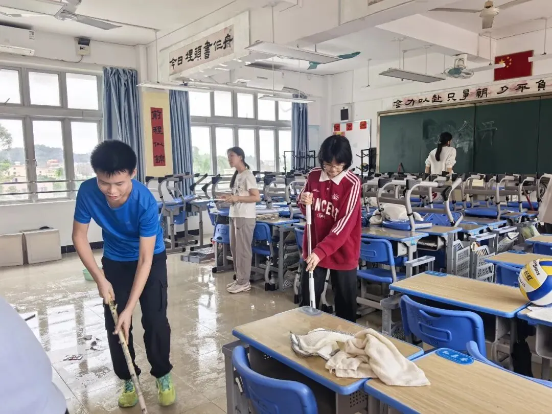 家校同心焕新颜,凝心聚力赴中考——九15班·中考助力大扫除 第5张