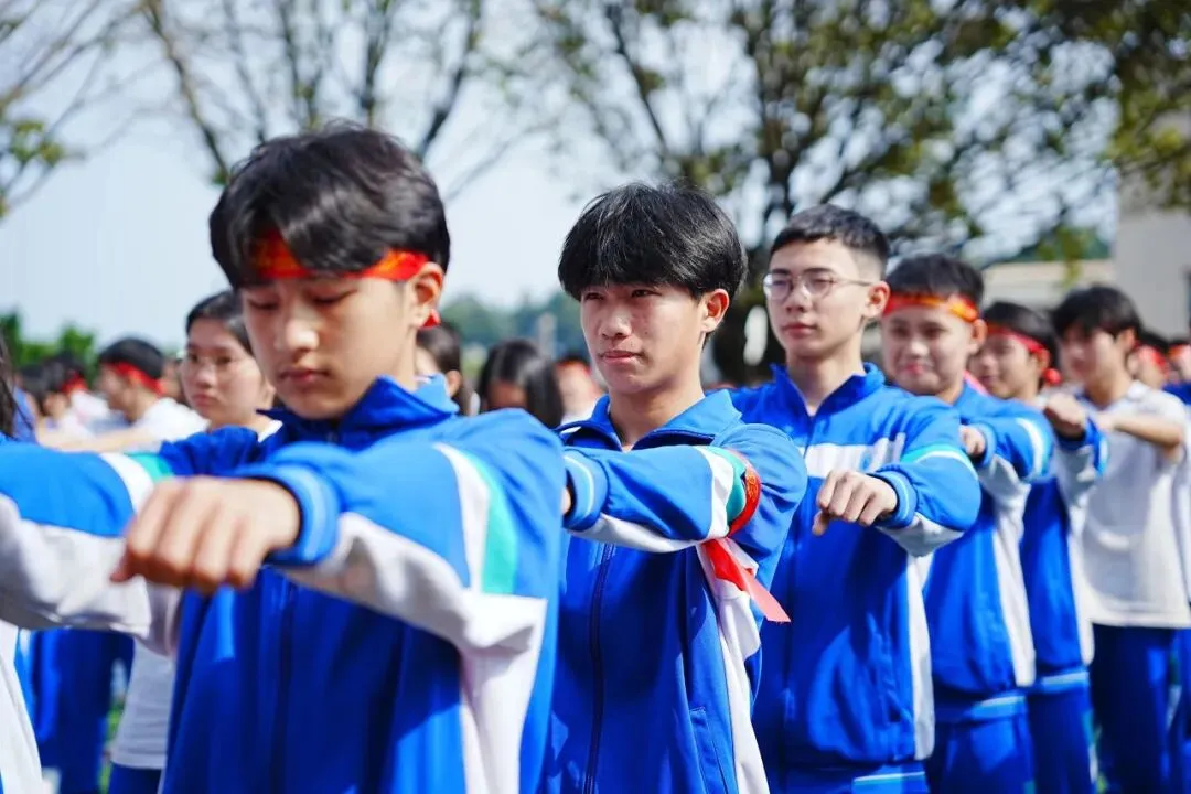 东中少年燃斗志 热辣滚烫赢中考——广州市黄埔区东区中学百日誓师活动-第10张图片-四季读书网