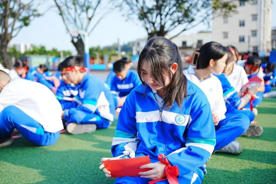 东中少年燃斗志 热辣滚烫赢中考——广州市黄埔区东区中学百日誓师活动-第20张图片-四季读书网