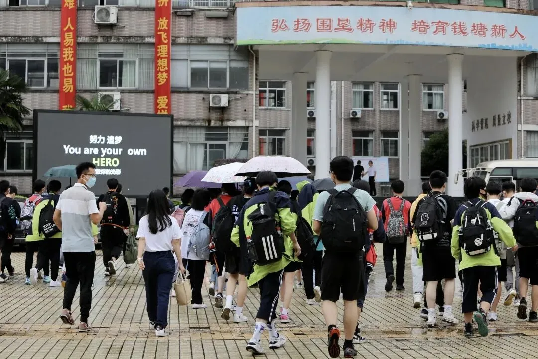 中考第一天 自信奔赴未来!-第6张图片-四季读书网