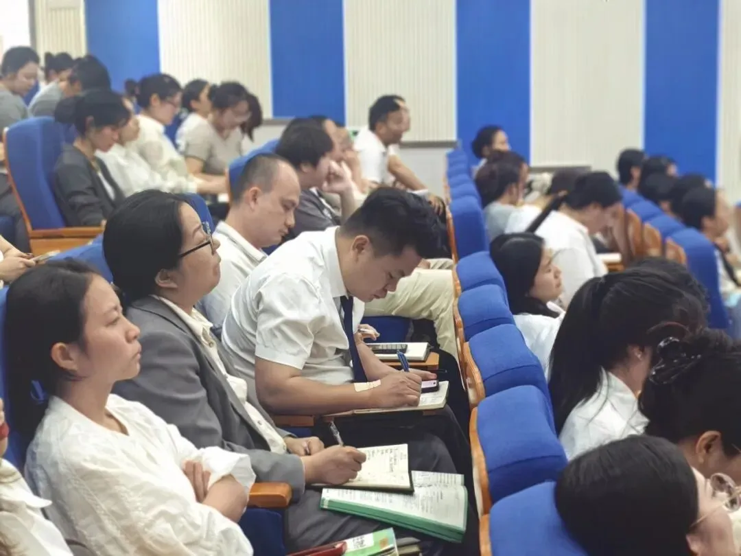目标导向提质增效 凝心聚力决胜中考——海口山高中学新学期教学培训大会 第25张 目标导向提质增效 凝心聚力决胜中考——海口山高中学新学期教学培训大会 第25张