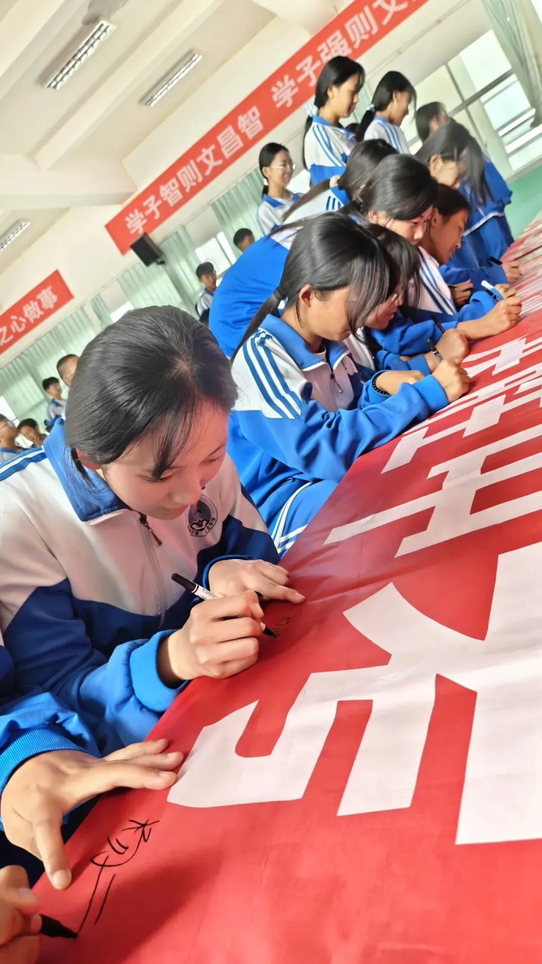 百日砺剑,决胜中考——施甸二中九年级颁奖典礼暨中考动员大会圆满召开-第24张图片-四季读书网 百日砺剑,决胜中考——施甸二中九年级颁奖典礼暨中考动员大会圆满召开-第24张图片-四季读书网