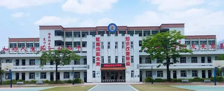 中考会议|热血青春,决战中考——惠来县寄陇学校召开九年级全体学生会议 第1张