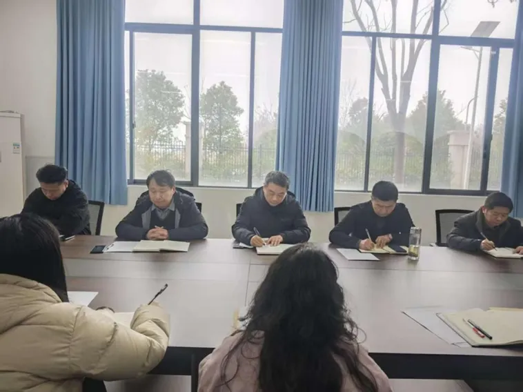 奋楫笃行战中考,凝心聚力启新程——黄冈市启黄中学文昌校区2026届备考动员部署大会顺利召开 第2张