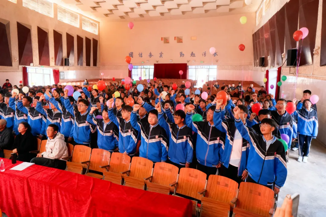 保山市瑞积中学2026届初三中考百日誓师大会燃情启幕 第16张 保山市瑞积中学2026届初三中考百日誓师大会燃情启幕 第16张
