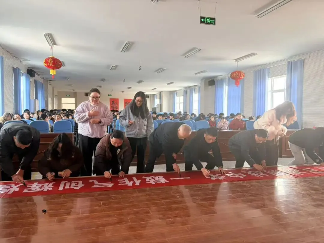 百日砺剑誓创辉煌 凝心聚力迎战中考——唐集学校举行2026届冲刺誓师大会 第9张 百日砺剑誓创辉煌 凝心聚力迎战中考——唐集学校举行2026届冲刺誓师大会 第9张