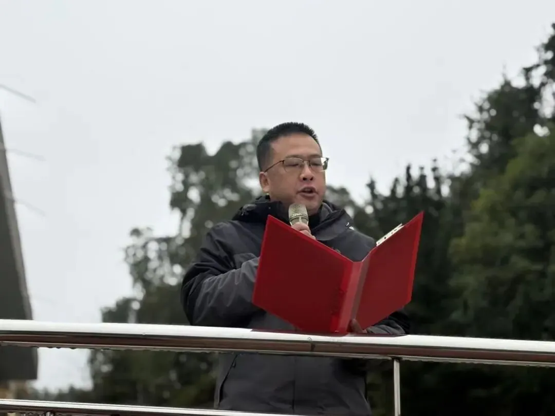 凝心聚力启新程 逐梦中考创辉煌——扬眉中学2026年上学期开学典礼暨冲刺动员大会圆满举行-第7张图片-四季读书网 凝心聚力启新程 逐梦中考创辉煌——扬眉中学2026年上学期开学典礼暨冲刺动员大会圆满举行-第7张图片-四季读书网