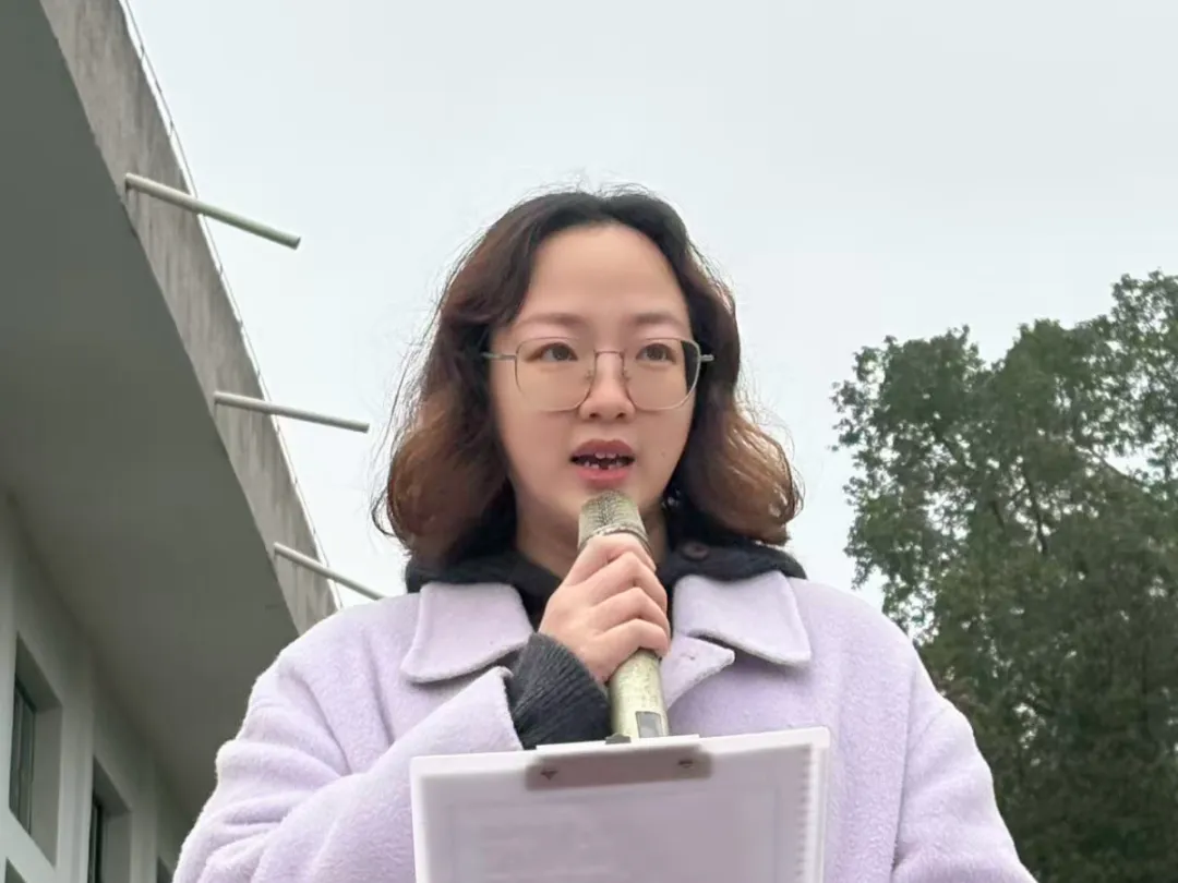 凝心聚力启新程 逐梦中考创辉煌——扬眉中学2026年上学期开学典礼暨冲刺动员大会圆满举行-第18张图片-四季读书网 凝心聚力启新程 逐梦中考创辉煌——扬眉中学2026年上学期开学典礼暨冲刺动员大会圆满举行-第18张图片-四季读书网