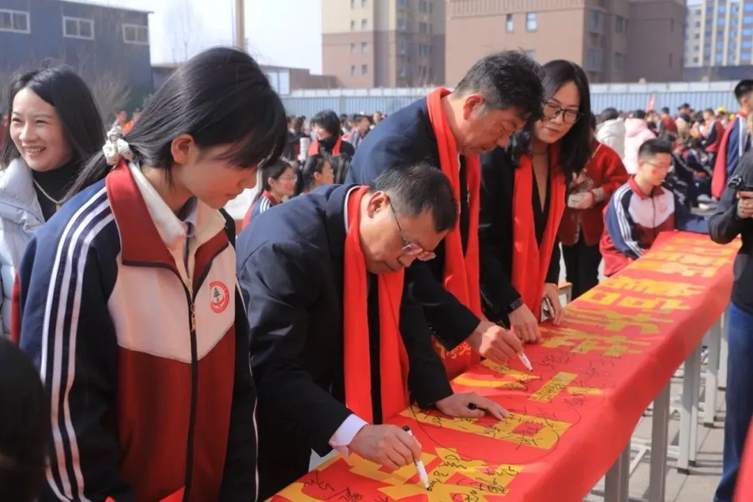太谷三中 2026届中考百日誓师大会|百日冲刺酬壮志 六月乘风定乾坤 第31张 太谷三中 2026届中考百日誓师大会|百日冲刺酬壮志 六月乘风定乾坤 第31张