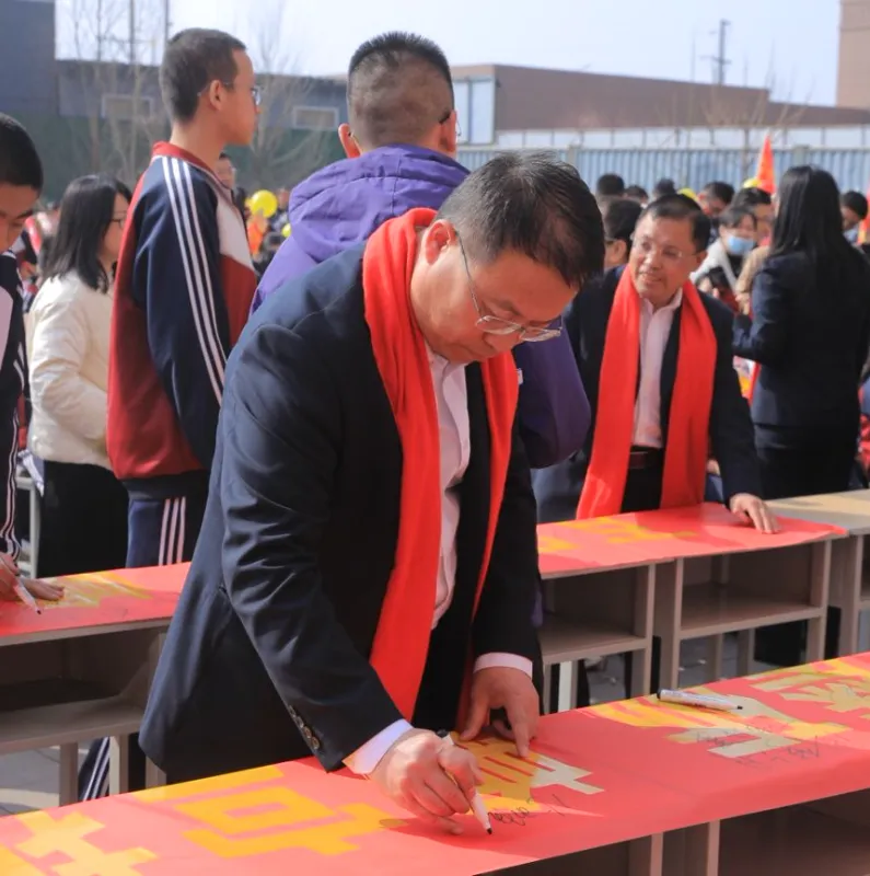太谷三中 2026届中考百日誓师大会|百日冲刺酬壮志 六月乘风定乾坤 第32张 太谷三中 2026届中考百日誓师大会|百日冲刺酬壮志 六月乘风定乾坤 第32张
