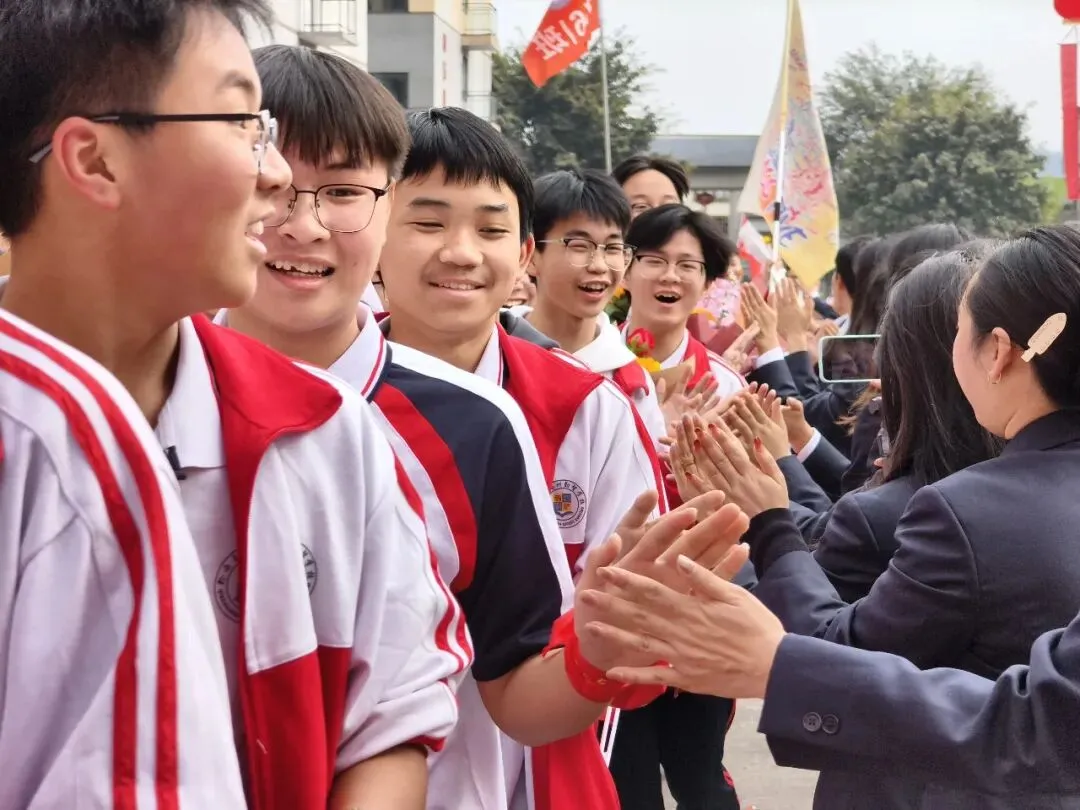 黔西南州勤智学校2026年中考百日誓师大会成功举行 第18张 黔西南州勤智学校2026年中考百日誓师大会成功举行 第18张