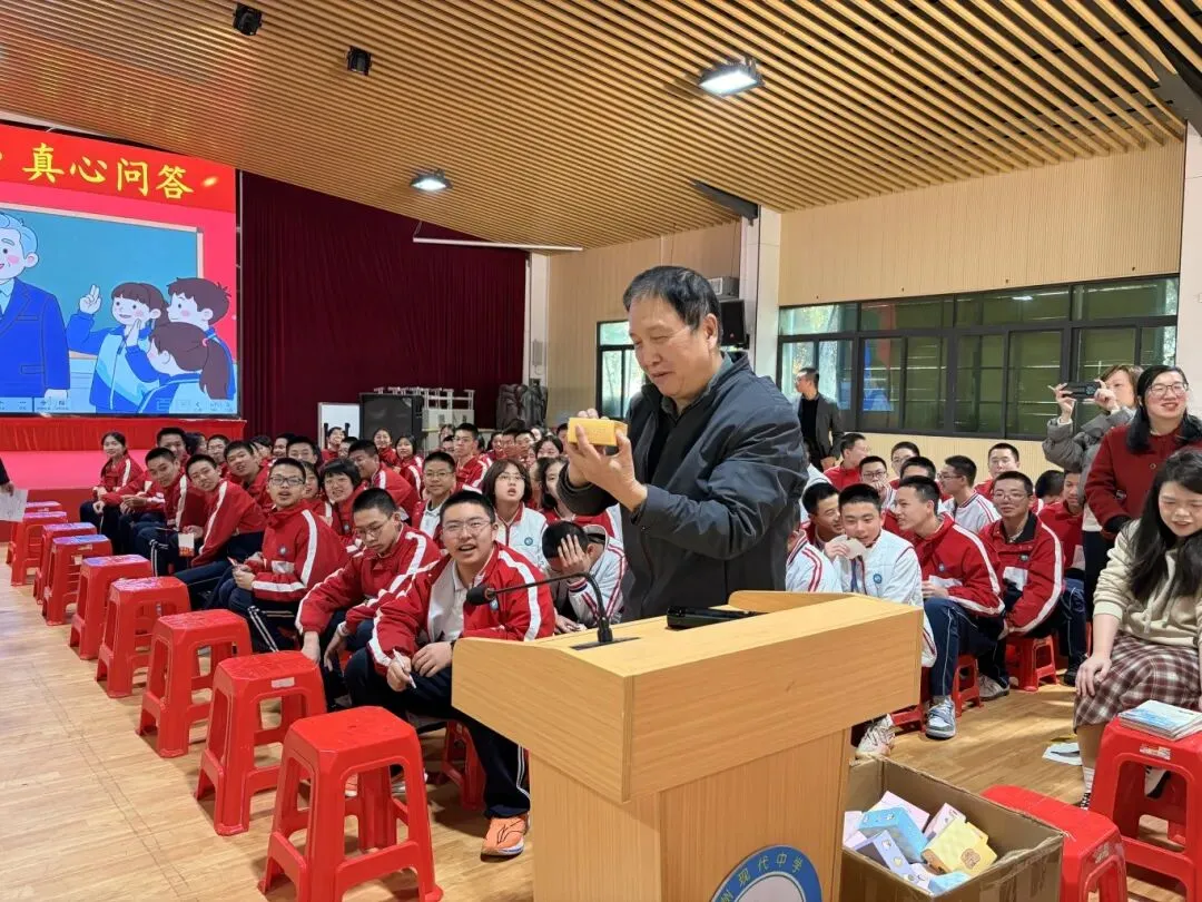 鲲鹏展翅九万里,决战中考正当时——福州现代中学鲲鹏年段百日誓师大会纪实 第13张 鲲鹏展翅九万里,决战中考正当时——福州现代中学鲲鹏年段百日誓师大会纪实 第13张