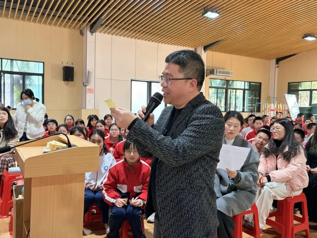鲲鹏展翅九万里,决战中考正当时——福州现代中学鲲鹏年段百日誓师大会纪实 第15张 鲲鹏展翅九万里,决战中考正当时——福州现代中学鲲鹏年段百日誓师大会纪实 第15张