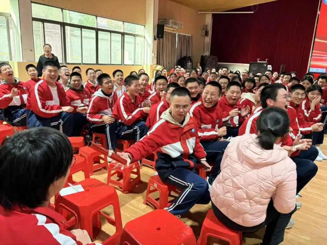 鲲鹏展翅九万里,决战中考正当时——福州现代中学鲲鹏年段百日誓师大会纪实 第19张 鲲鹏展翅九万里,决战中考正当时——福州现代中学鲲鹏年段百日誓师大会纪实 第19张