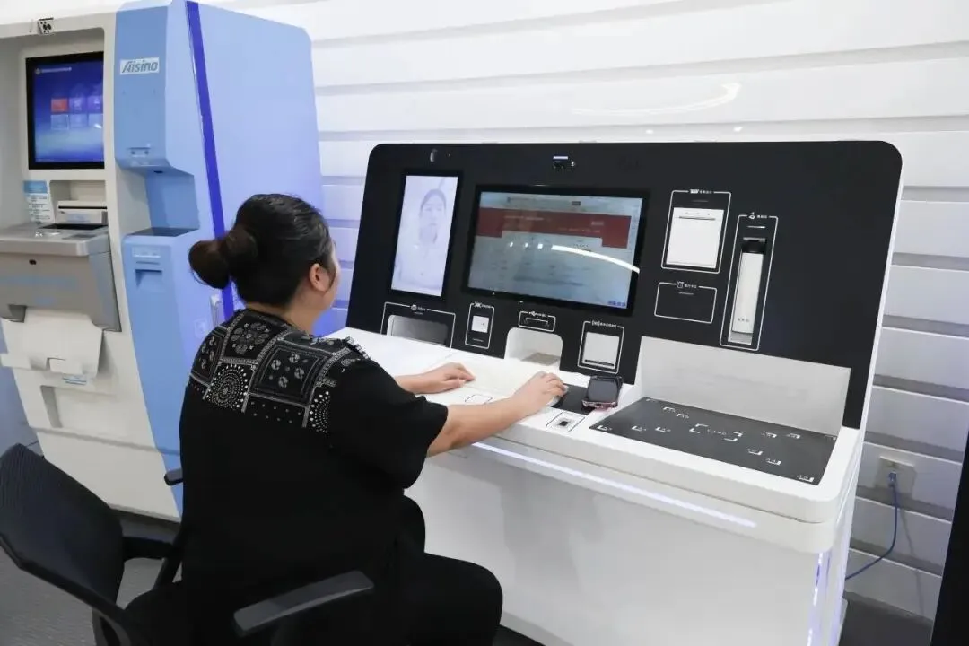 面试真题模拟——面试必考题:当AI“接管”政府服务,基层公务员会被淘汰吗? 第2张