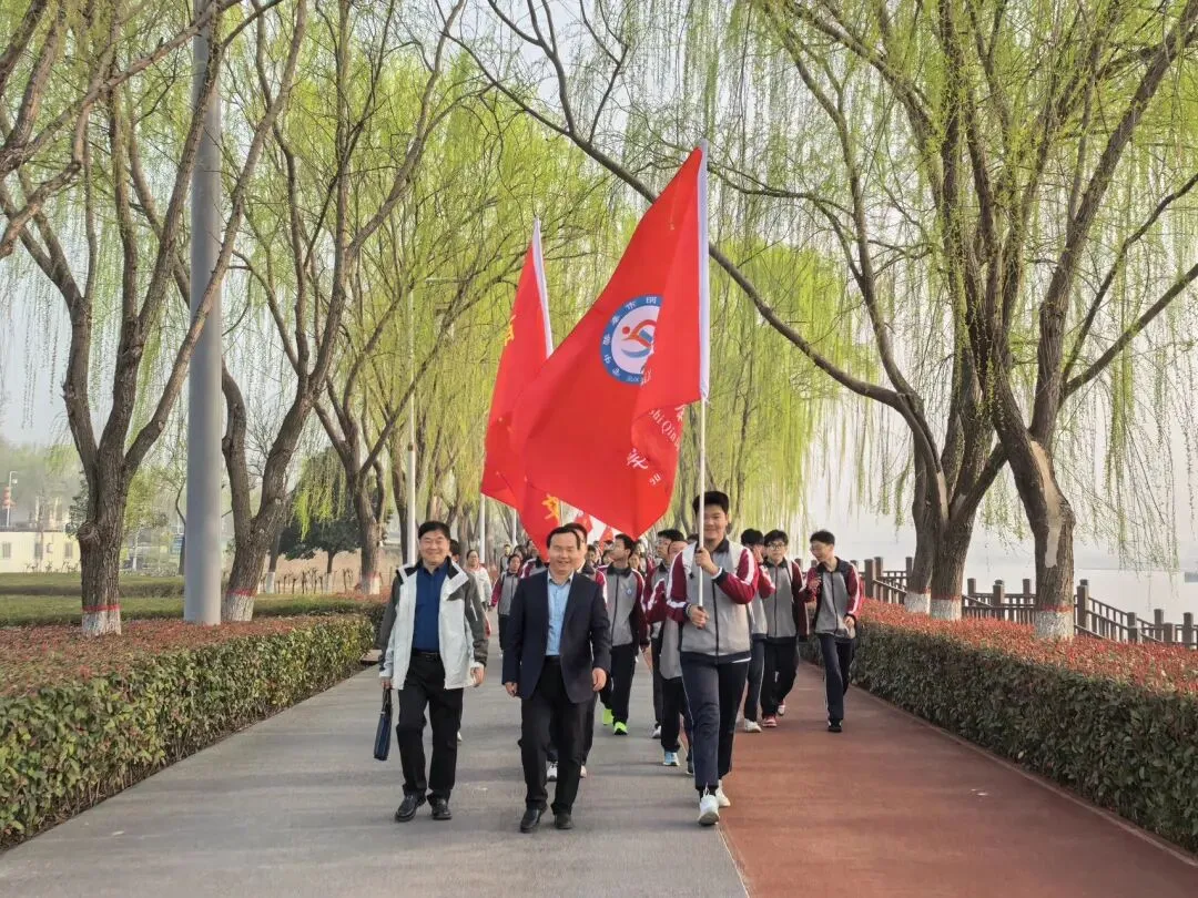 青春远足向光行 百日逐梦战中考——秦都中学举行2026届中考百日誓师暨远足励志活动 第16张 青春远足向光行 百日逐梦战中考——秦都中学举行2026届中考百日誓师暨远足励志活动 第16张