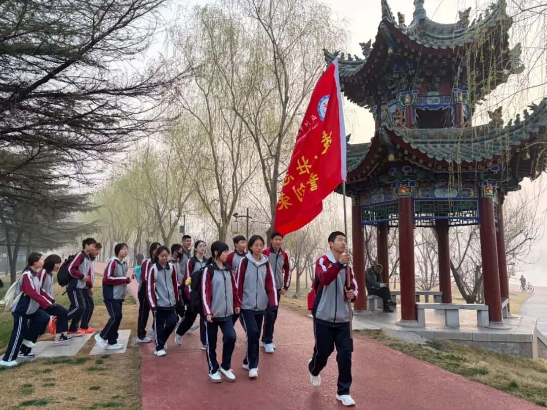 青春远足向光行 百日逐梦战中考——秦都中学举行2026届中考百日誓师暨远足励志活动 第21张 青春远足向光行 百日逐梦战中考——秦都中学举行2026届中考百日誓师暨远足励志活动 第21张