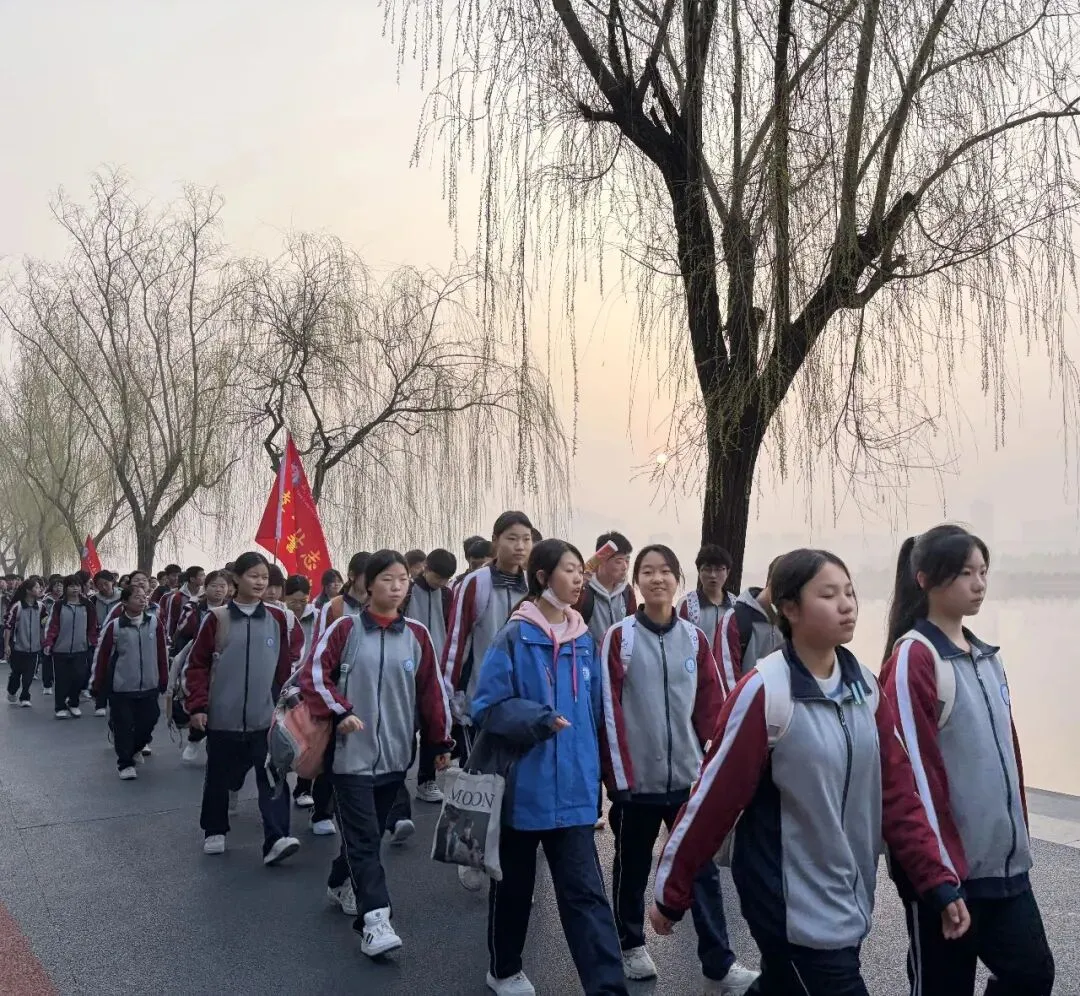青春远足向光行 百日逐梦战中考——秦都中学举行2026届中考百日誓师暨远足励志活动 第54张 青春远足向光行 百日逐梦战中考——秦都中学举行2026届中考百日誓师暨远足励志活动 第54张