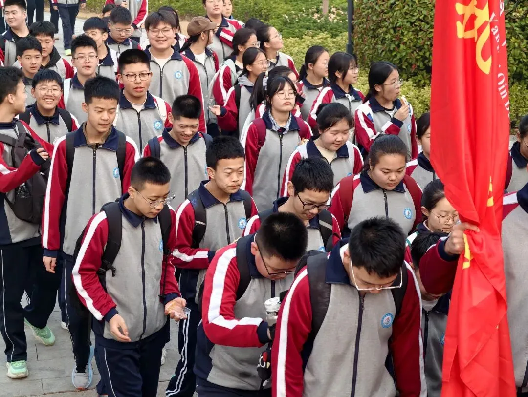 青春远足向光行 百日逐梦战中考——秦都中学举行2026届中考百日誓师暨远足励志活动 第57张 青春远足向光行 百日逐梦战中考——秦都中学举行2026届中考百日誓师暨远足励志活动 第57张