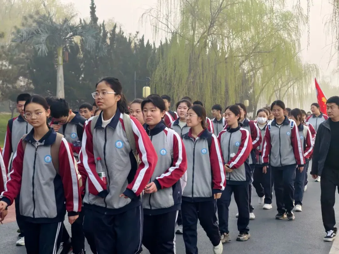 青春远足向光行 百日逐梦战中考——秦都中学举行2026届中考百日誓师暨远足励志活动 第58张 青春远足向光行 百日逐梦战中考——秦都中学举行2026届中考百日誓师暨远足励志活动 第58张