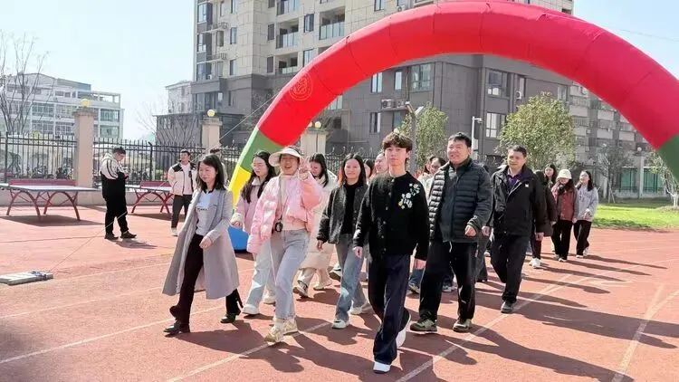 【六中 · 活动】百日磨剑,逐梦中考——余江区第六中学2026中考百日誓师大会圆满举行-第8张图片-四季读书网
