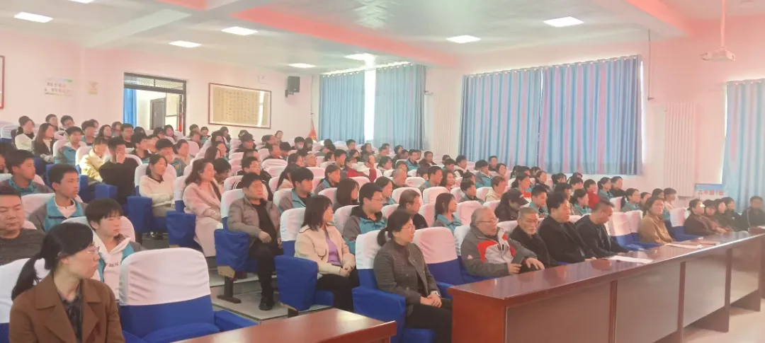 燃情百日誓师 逐梦六月中考——铜川市第三中学2026届中考百日誓师大会圆满举行-第21张图片-四季读书网 燃情百日誓师 逐梦六月中考——铜川市第三中学2026届中考百日誓师大会圆满举行-第21张图片-四季读书网