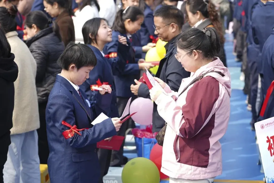 亮剑中考搏百日 筑梦六月创辉煌 | 交大附中雁塔校区举行初2026届百日誓师大会-第41张图片-四季读书网