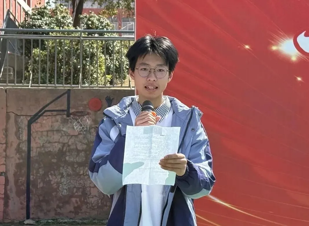 百日磨剑,逐梦中考——艾溪湖中学2026届中考百日誓师大会-第18张图片-四季读书网