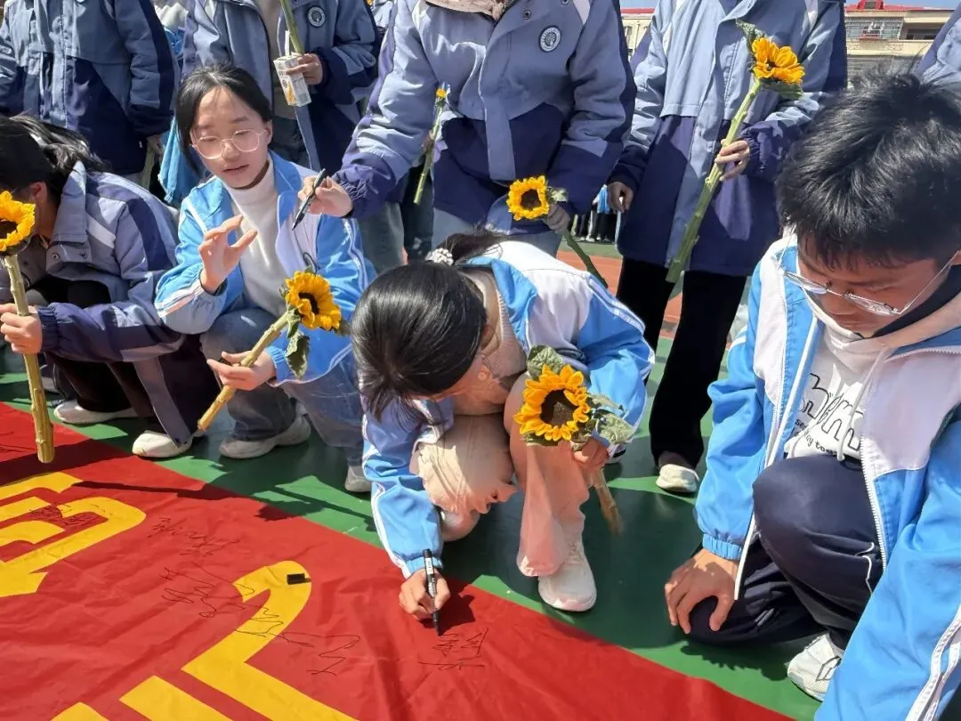 百日磨剑,逐梦中考——艾溪湖中学2026届中考百日誓师大会-第24张图片-四季读书网