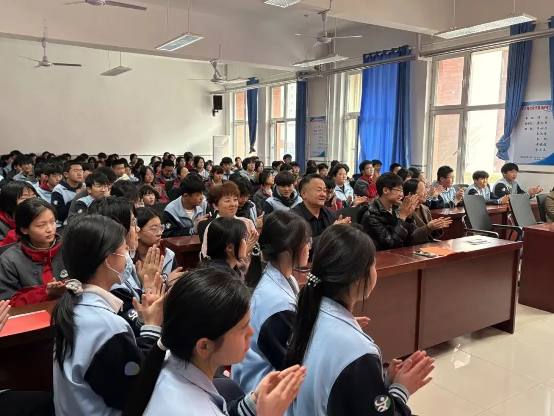 百日奋进,青春无悔——南苑学校中考冲刺誓师大会圆满举行-第25张图片-四季读书网