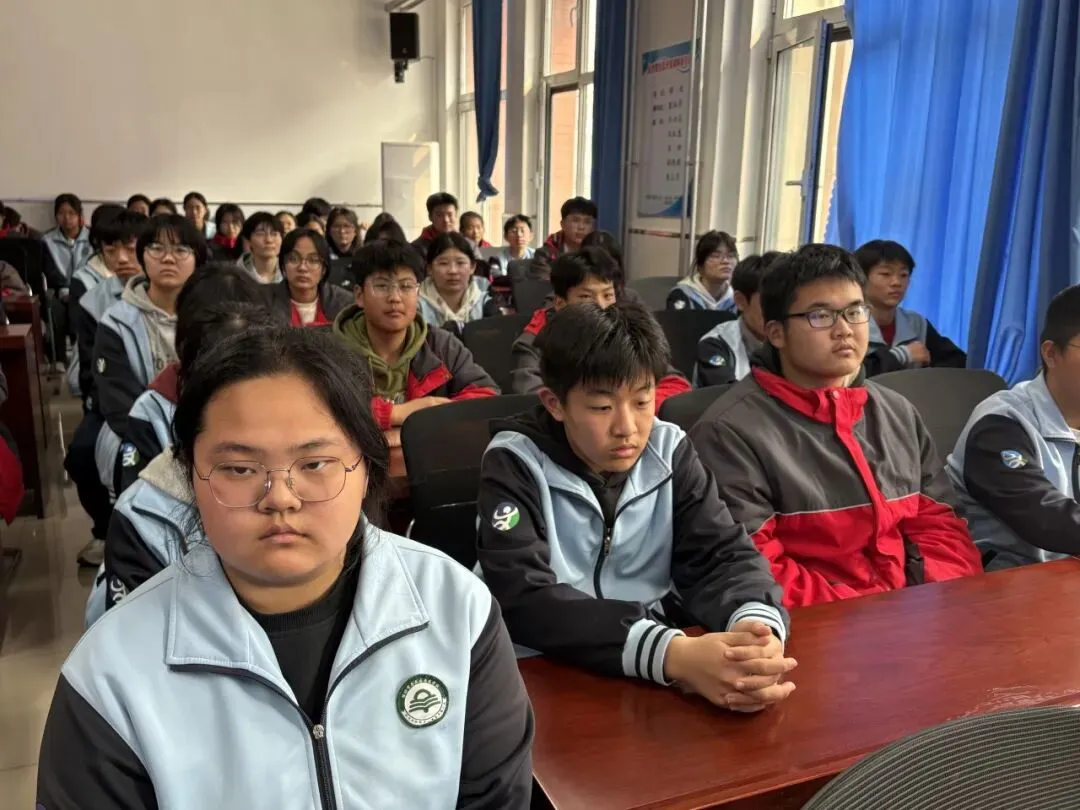 百日奋进,青春无悔——南苑学校中考冲刺誓师大会圆满举行-第29张图片-四季读书网