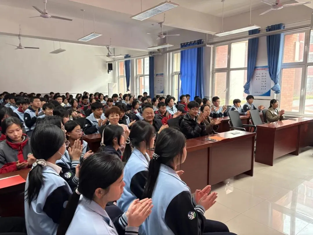 百日奋进,青春无悔——南苑学校中考冲刺誓师大会圆满举行-第30张图片-四季读书网