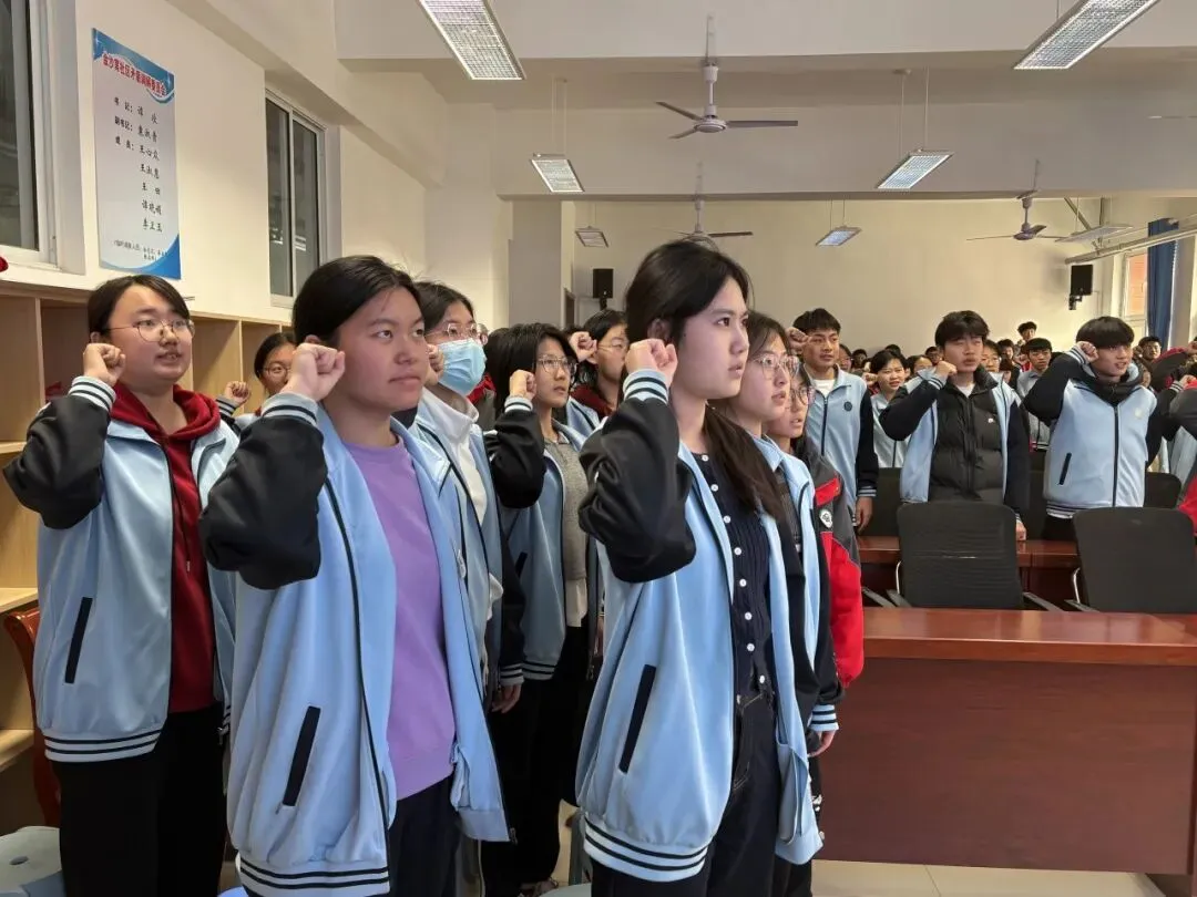 百日奋进,青春无悔——南苑学校中考冲刺誓师大会圆满举行-第37张图片-四季读书网