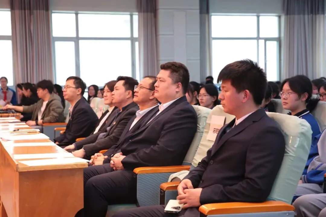 百日砺剑,逐梦中考——乌鲁木齐市第二十三中学教育集团(黄河校区)2026 届百日誓师大会燃情启幕-第5张图片-四季读书网 百日砺剑,逐梦中考——乌鲁木齐市第二十三中学教育集团(黄河校区)2026 届百日誓师大会燃情启幕-第5张图片-四季读书网