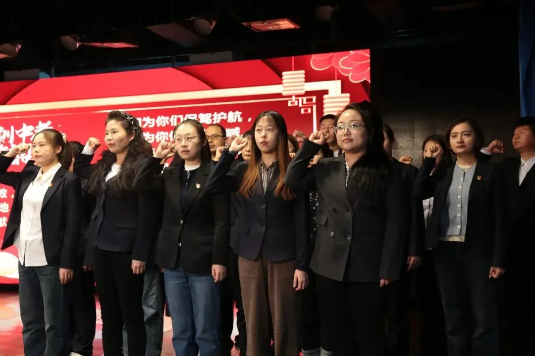 百日砺剑,逐梦中考——乌鲁木齐市第二十三中学教育集团(黄河校区)2026 届百日誓师大会燃情启幕-第15张图片-四季读书网 百日砺剑,逐梦中考——乌鲁木齐市第二十三中学教育集团(黄河校区)2026 届百日誓师大会燃情启幕-第15张图片-四季读书网