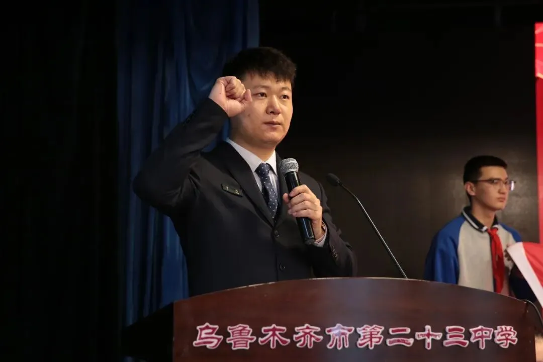 百日砺剑,逐梦中考——乌鲁木齐市第二十三中学教育集团(黄河校区)2026 届百日誓师大会燃情启幕-第16张图片-四季读书网 百日砺剑,逐梦中考——乌鲁木齐市第二十三中学教育集团(黄河校区)2026 届百日誓师大会燃情启幕-第16张图片-四季读书网