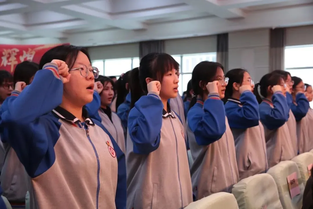 百日砺剑,逐梦中考——乌鲁木齐市第二十三中学教育集团(黄河校区)2026 届百日誓师大会燃情启幕-第23张图片-四季读书网 百日砺剑,逐梦中考——乌鲁木齐市第二十三中学教育集团(黄河校区)2026 届百日誓师大会燃情启幕-第23张图片-四季读书网