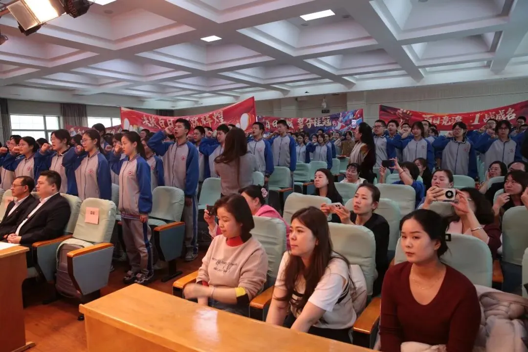 百日砺剑,逐梦中考——乌鲁木齐市第二十三中学教育集团(黄河校区)2026 届百日誓师大会燃情启幕-第24张图片-四季读书网 百日砺剑,逐梦中考——乌鲁木齐市第二十三中学教育集团(黄河校区)2026 届百日誓师大会燃情启幕-第24张图片-四季读书网
