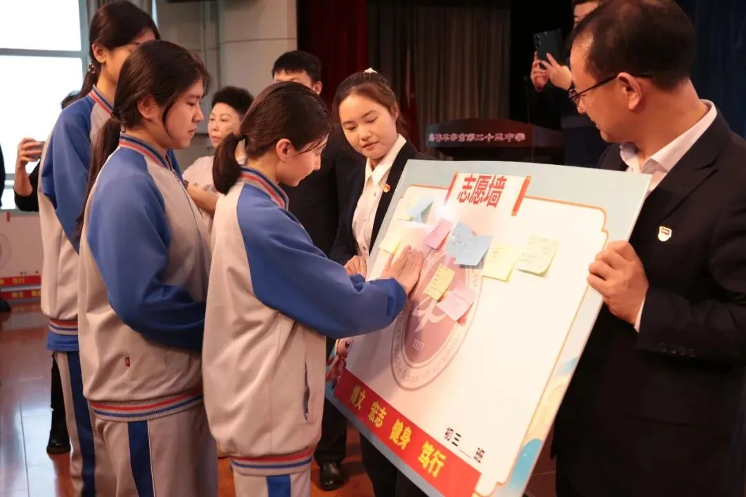 百日砺剑,逐梦中考——乌鲁木齐市第二十三中学教育集团(黄河校区)2026 届百日誓师大会燃情启幕-第27张图片-四季读书网 百日砺剑,逐梦中考——乌鲁木齐市第二十三中学教育集团(黄河校区)2026 届百日誓师大会燃情启幕-第27张图片-四季读书网