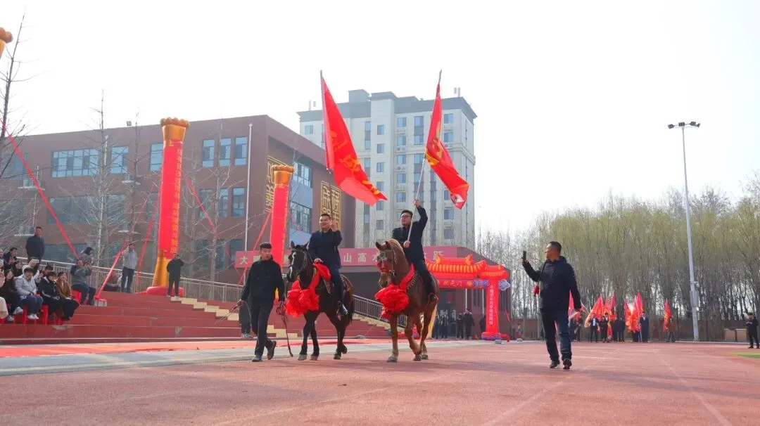 开战!英华少年策马燃百日,踏风而上,中考必胜!-第27张图片-四季读书网