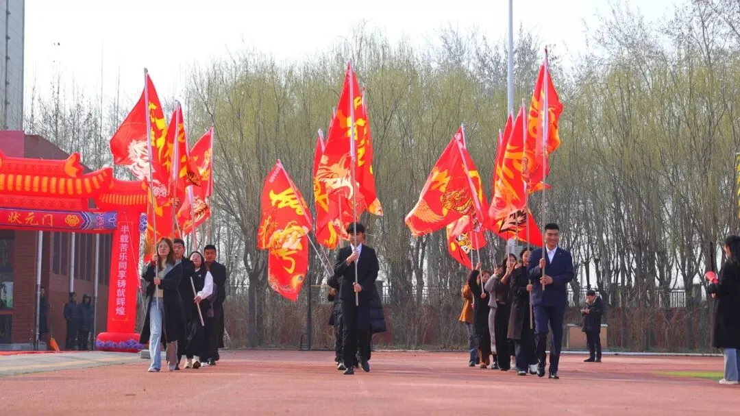 开战!英华少年策马燃百日,踏风而上,中考必胜!-第30张图片-四季读书网