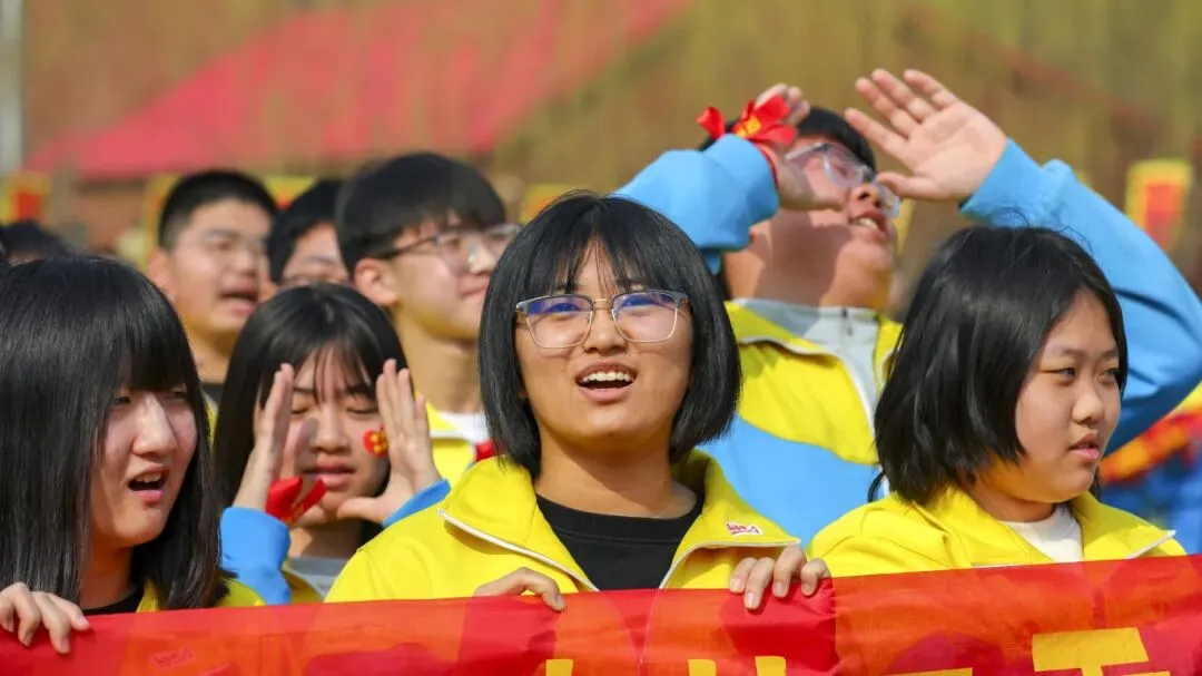 开战!英华少年策马燃百日,踏风而上,中考必胜!-第96张图片-四季读书网